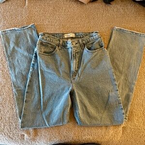 Abercrombie Ultra High Rise 90s Straight Jean